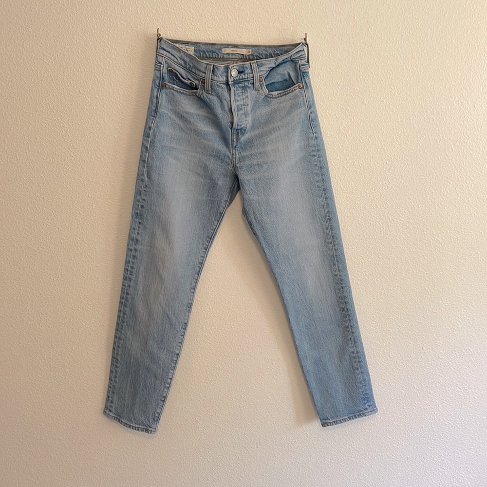 Levi’s Wedgie fit 25